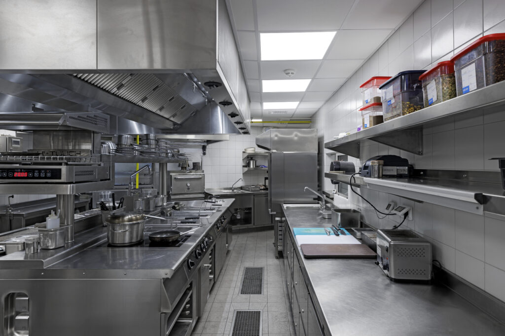 Custom ανοξείδωτες κατασκευές XENEX Steel και cooking suites Ambach στο Mandarin Oriental, Costa Navarino από την XENEX.